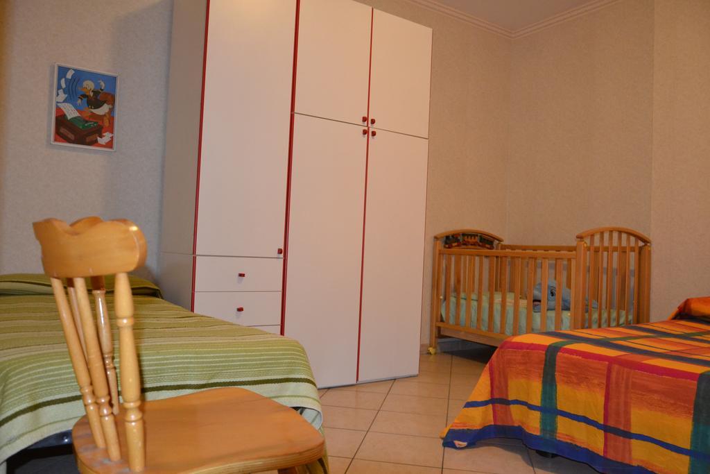 Low Cost La Meridiana Hotel Zafferana Etnea Quarto foto