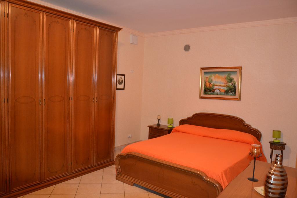 Low Cost La Meridiana Hotel Zafferana Etnea Quarto foto